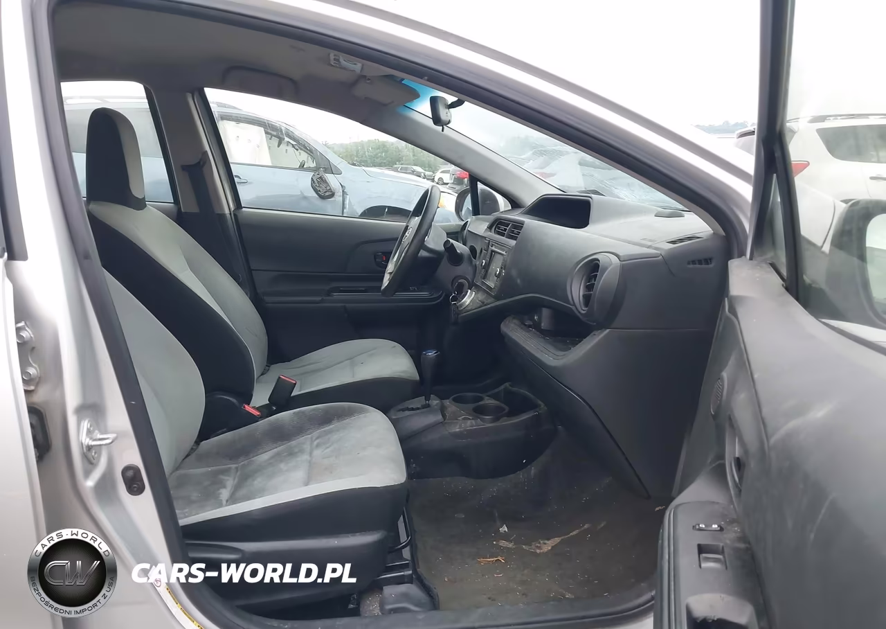 2015 Toyota Prius C One VIN:JTDKDTB33F1581471 - 5