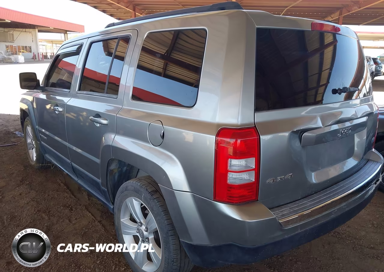 2012 Jeep Patriot Latitude VIN:1C4NJRFB9CD523692 - 3