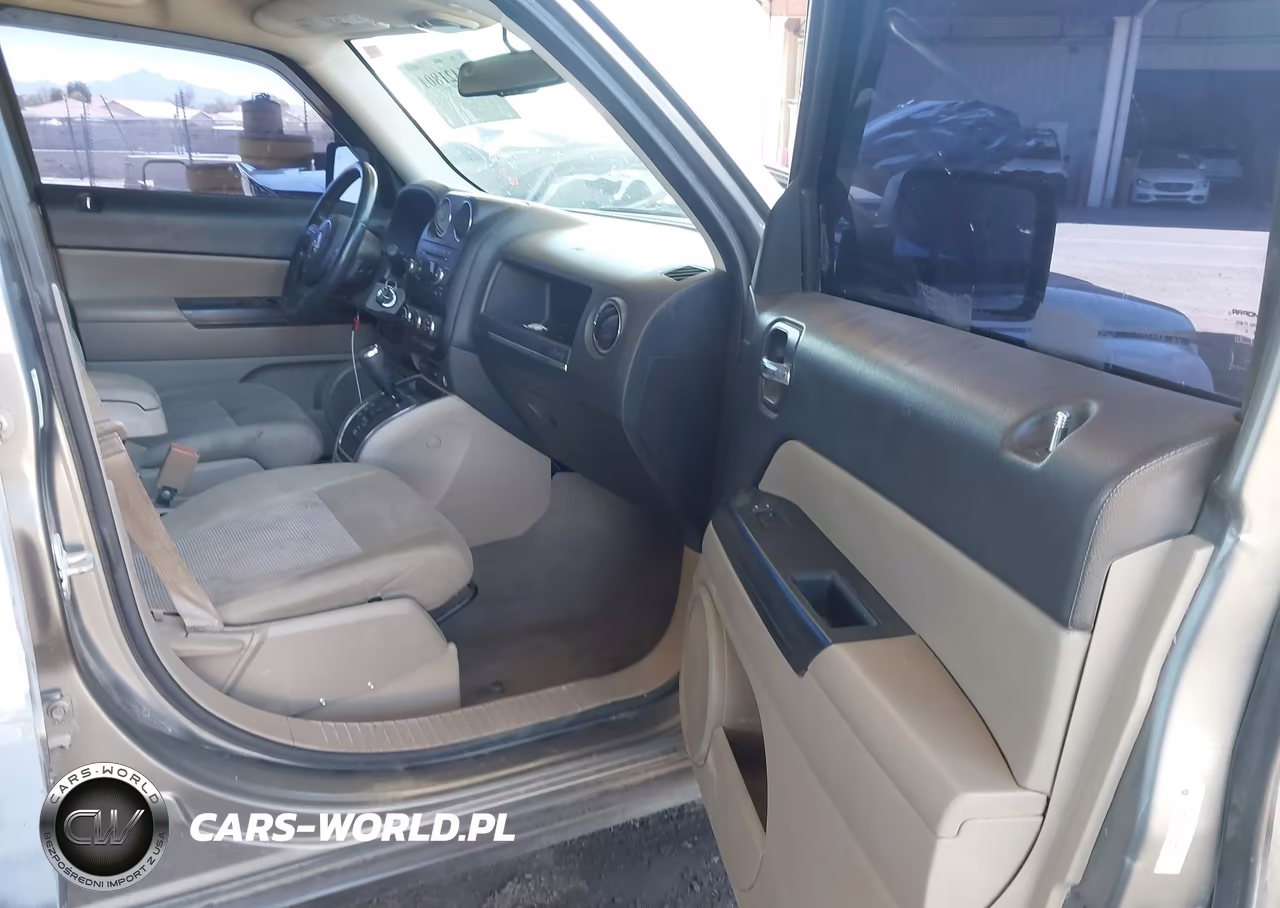 2012 Jeep Patriot Latitude VIN:1C4NJRFB9CD523692 - 5