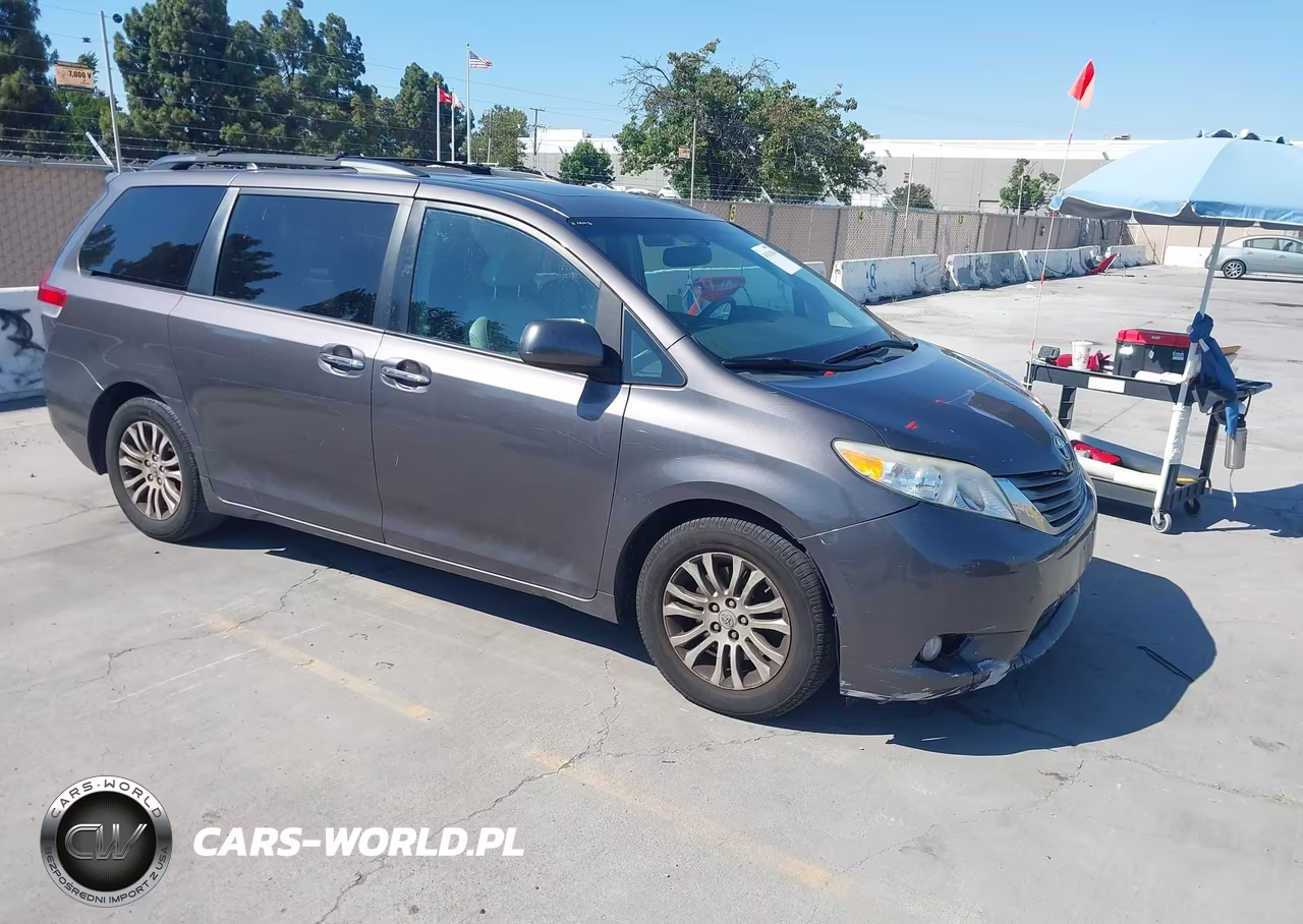 2011 Toyota Sienna Xle V6 – zdjęcie 1 z 16