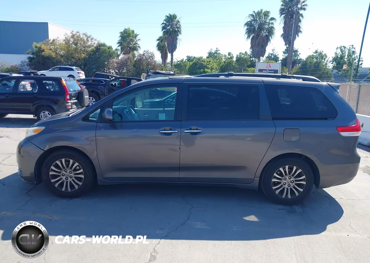 2011 Toyota Sienna Xle V6 VIN:5TDYK3DC8BS162266 - 14