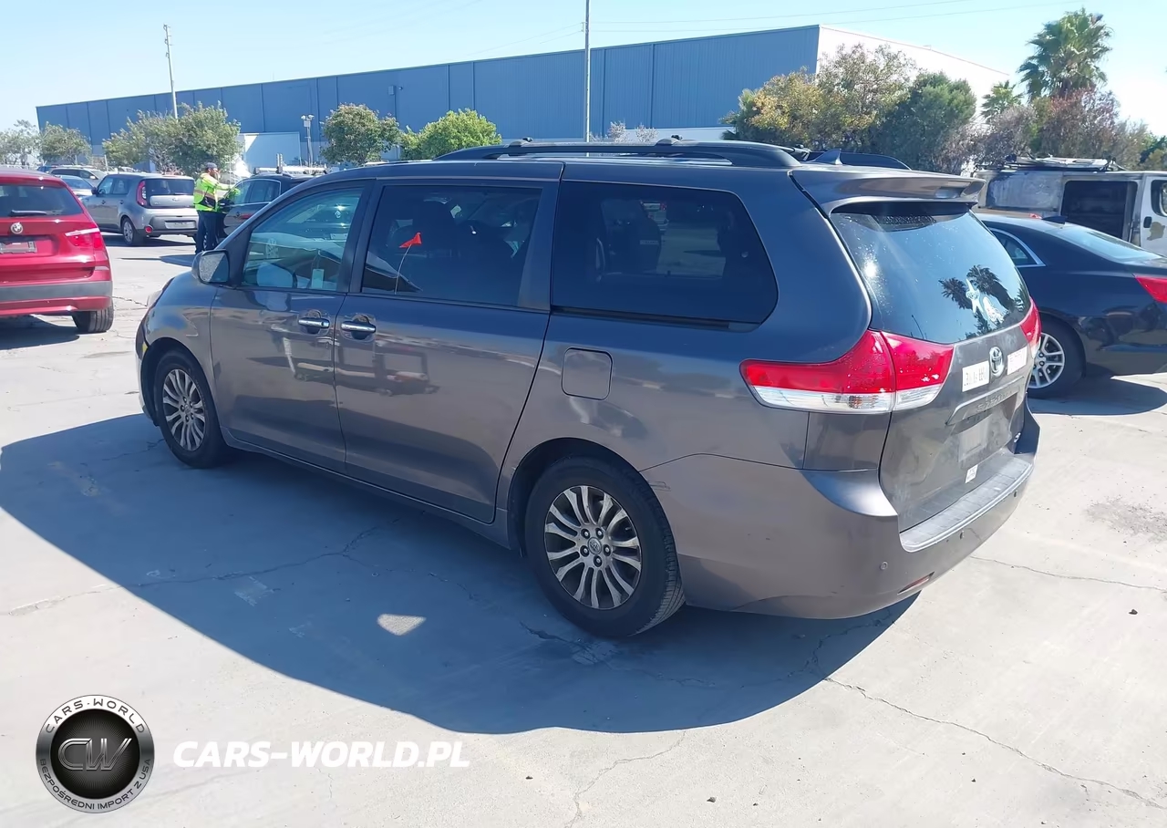 2011 Toyota Sienna Xle V6 VIN:5TDYK3DC8BS162266 - 3