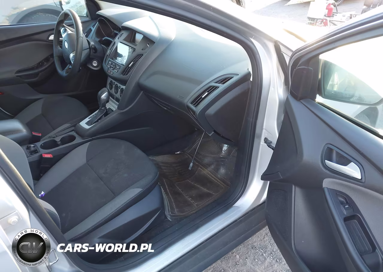 2013 Ford Focus Se VIN:1FADP3K27DL374810 - 5