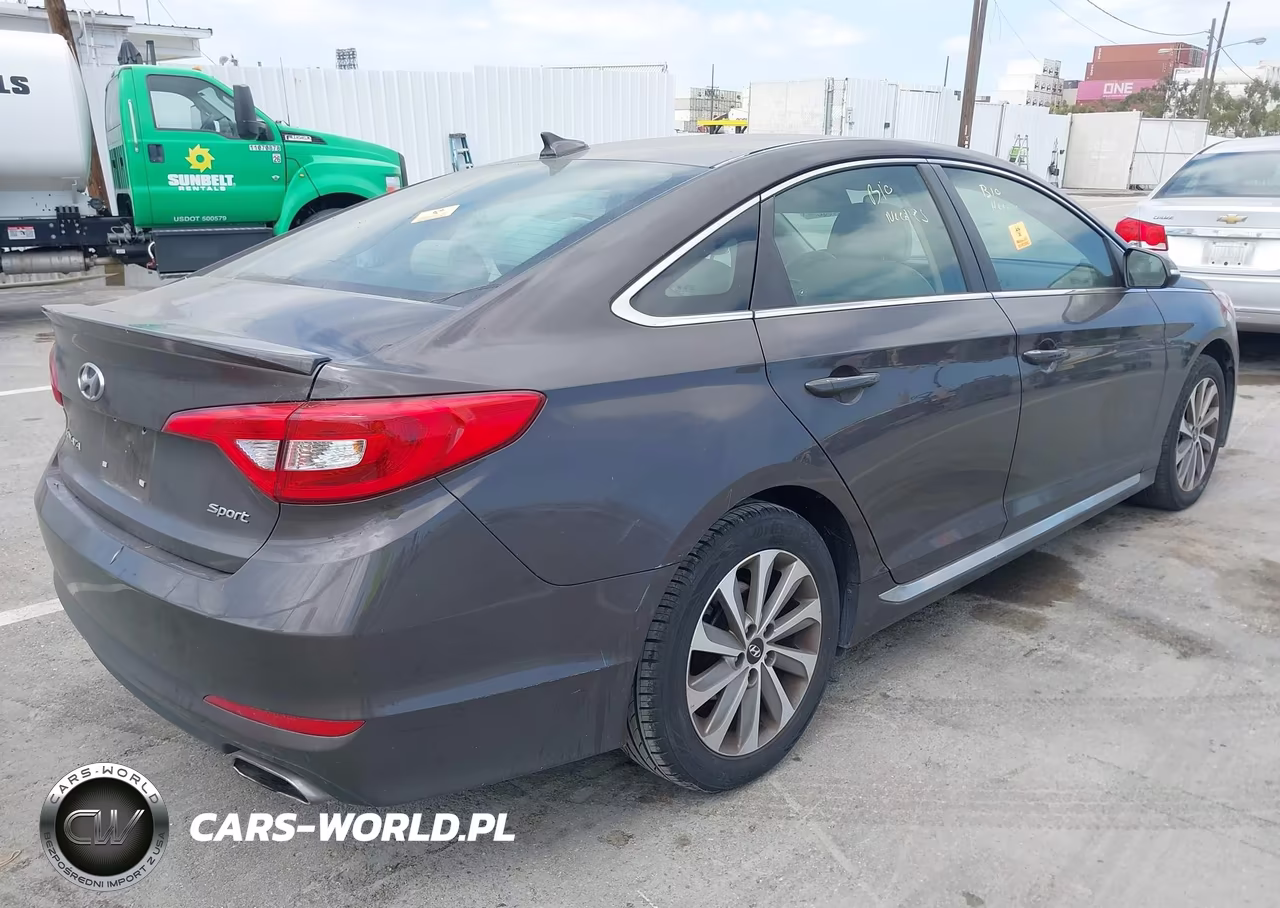 2015 Hyundai Sonata Sport VIN:5NPE34AF7FH106870 - 4