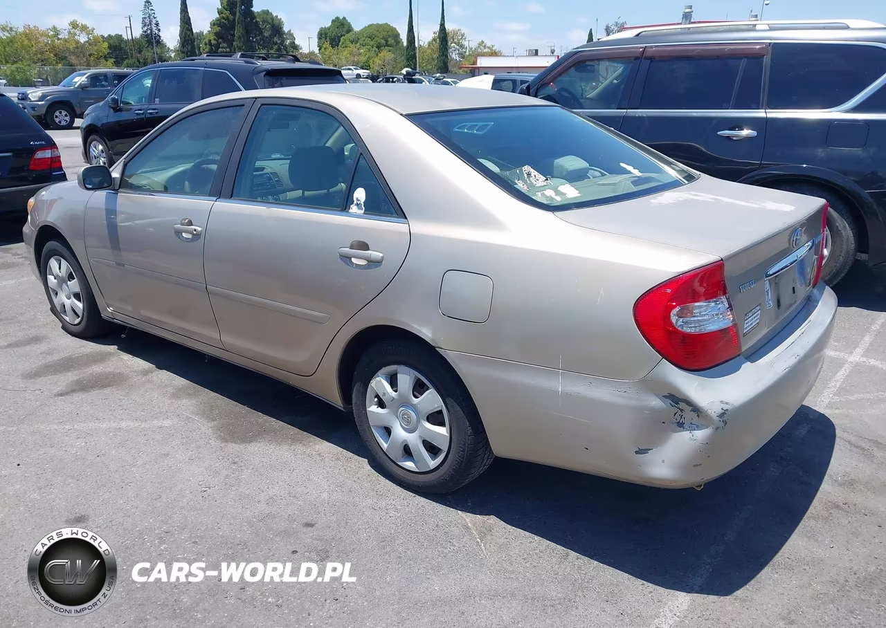 2003 Toyota Camry Le VIN:JTDBE32K330175745 - 3