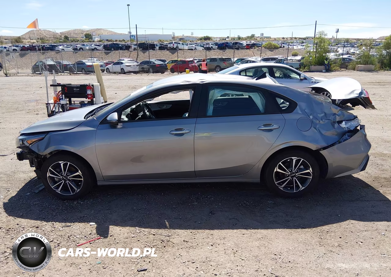 2024 Kia Forte Lxs VIN:3KPF24AD8RE764650 - 13