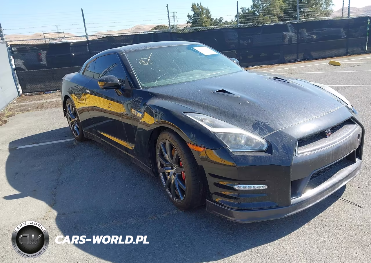 NISSAN GT-R PREMI