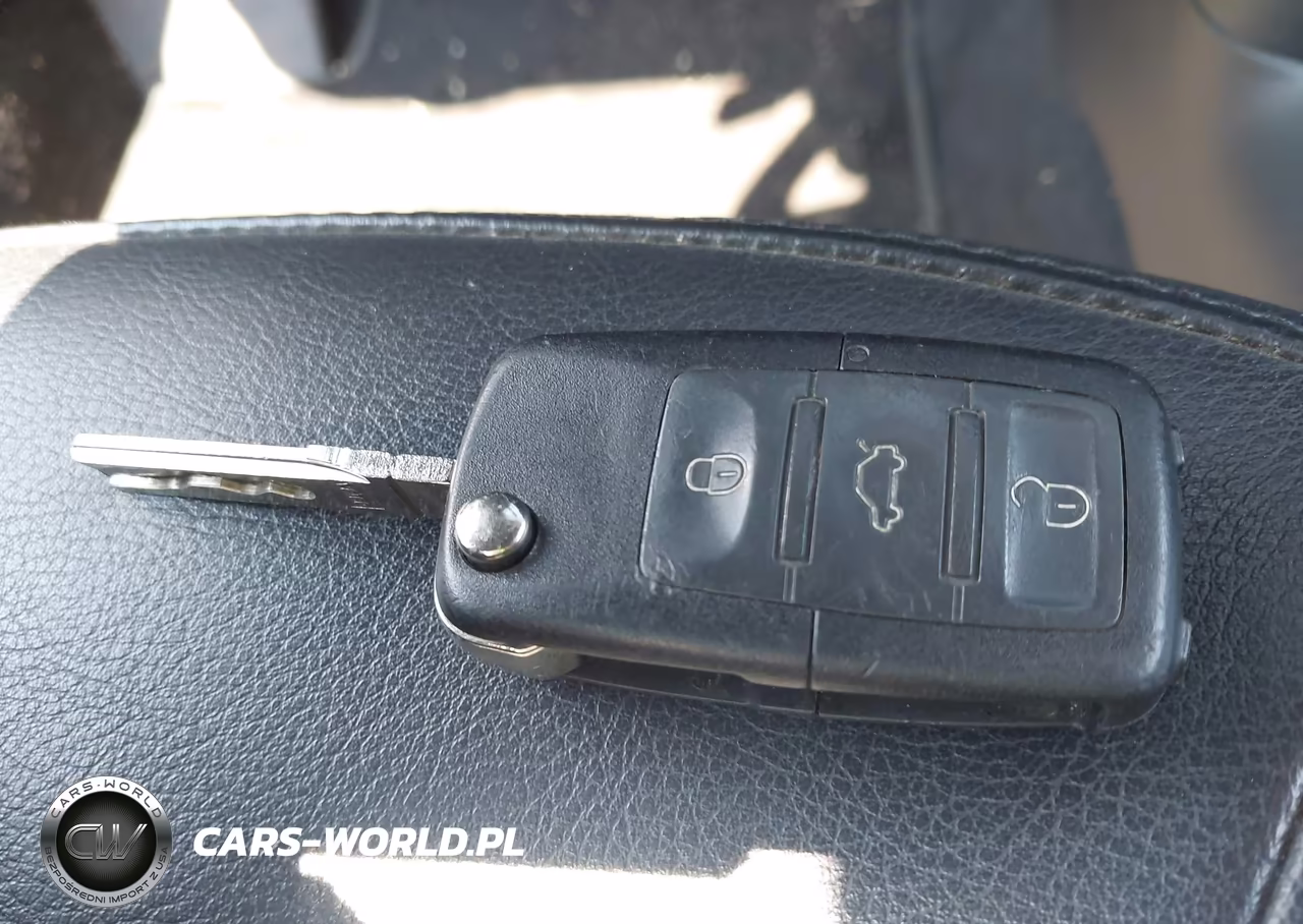 2008 Volkswagen New Beetle S-Se VIN:3VWRG31C08M502719 - 11