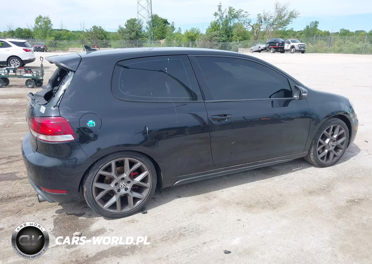2010 Volkswagen Gti 2-Door VIN:WVWFV7AJ1AW398524 - 4