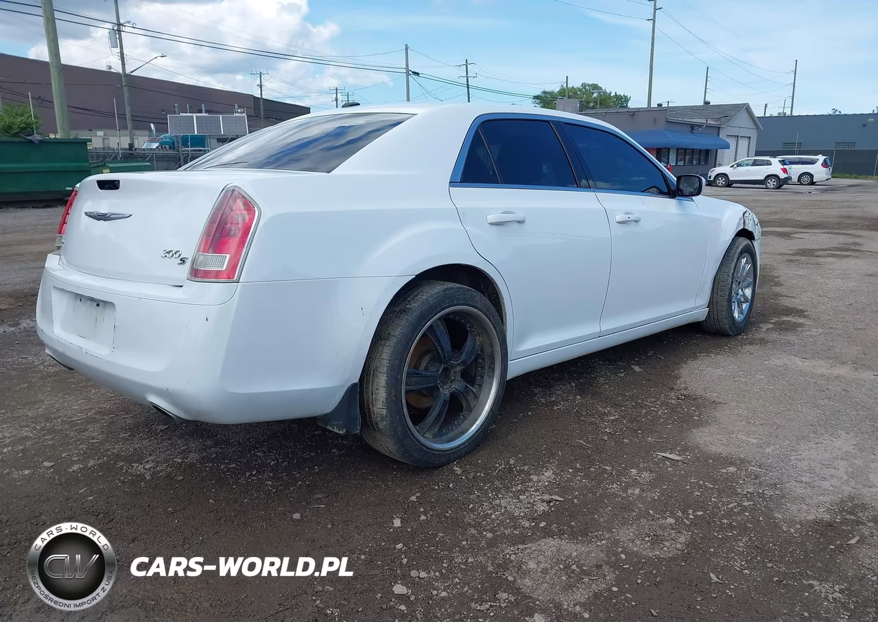 2013 Chrysler 300 300S VIN:2C3CCAGT0DH505763 - 4
