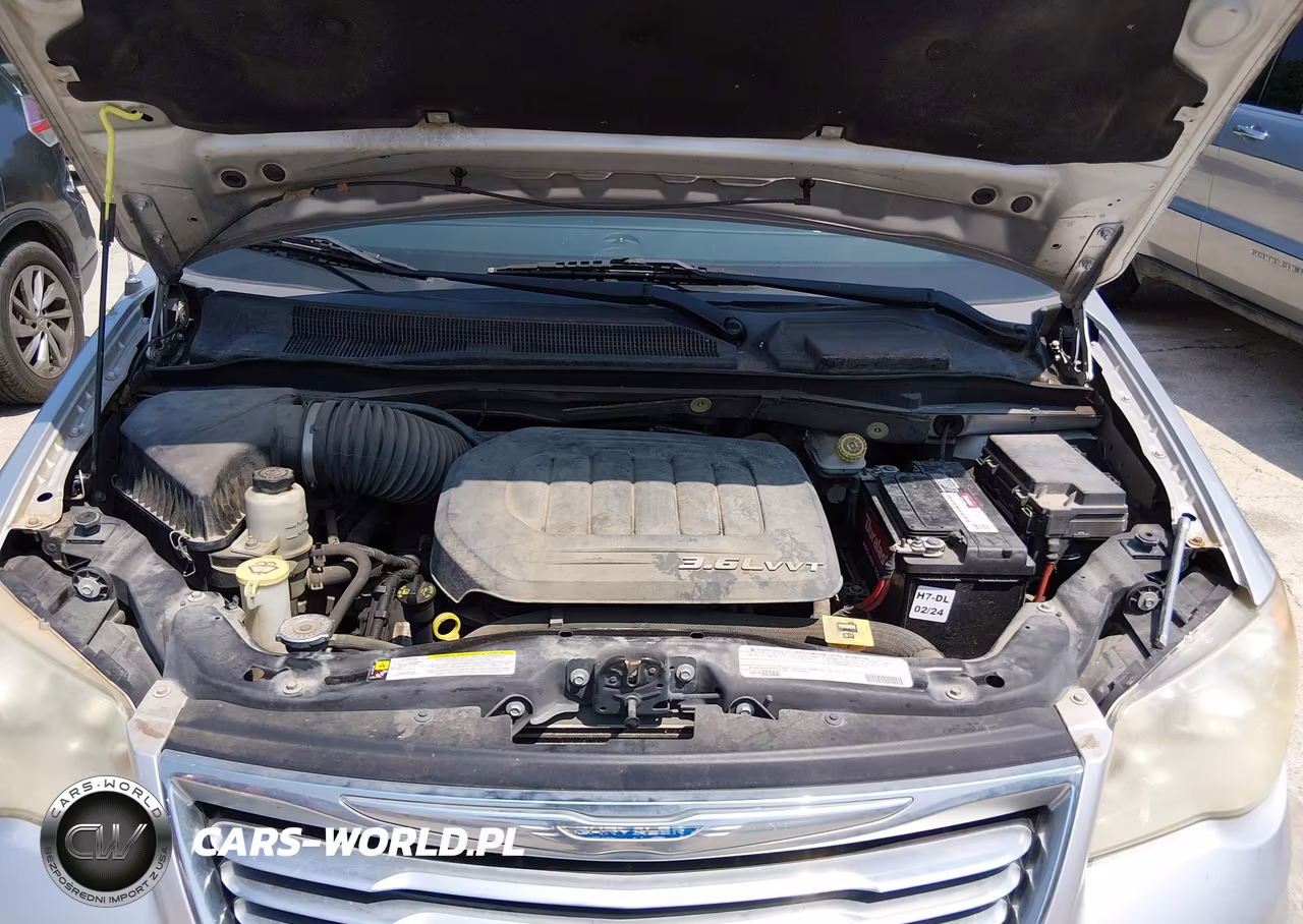 2012 Chrysler Town & Country Touring VIN:2C4RC1BG0CR305040 - 10