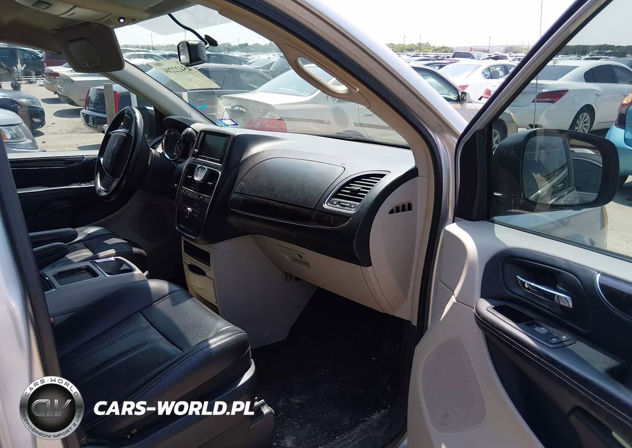 2012 Chrysler Town & Country Touring VIN:2C4RC1BG0CR305040 - 5