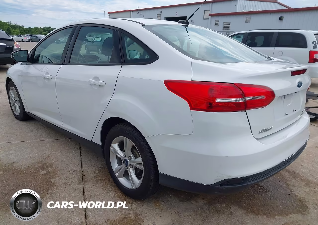 2015 Ford Focus Se VIN:1FADP3F23FL250059 - 3