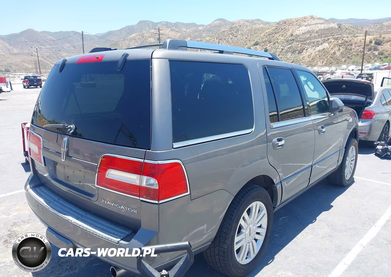2011 Lincoln Navigator VIN:5LMJJ2H58BEJ00309 - 4
