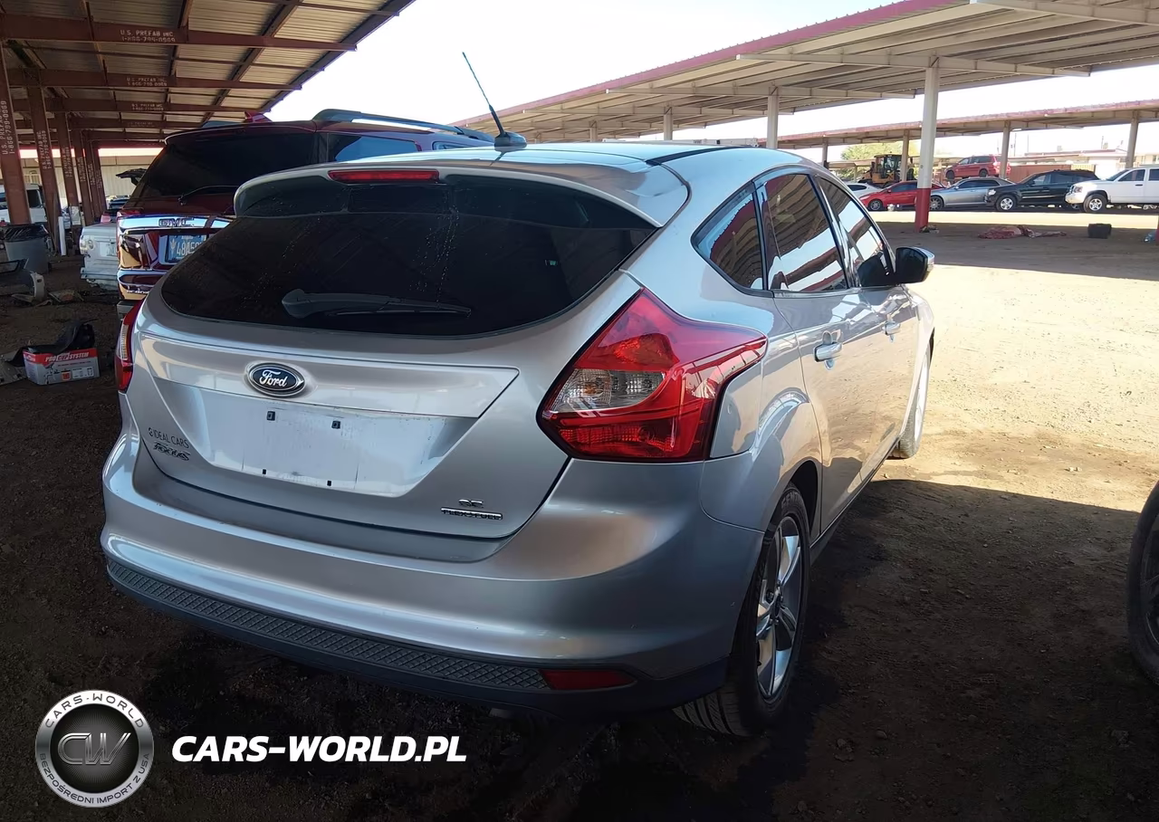2014 Ford Focus Se VIN:1FADP3K20EL239671 - 4