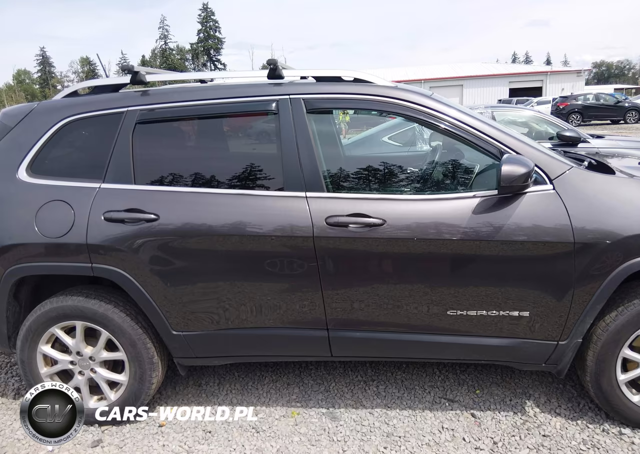 2017 Jeep Cherokee Latitude 4X4 VIN:1C4PJMCB5HW657885 - 13