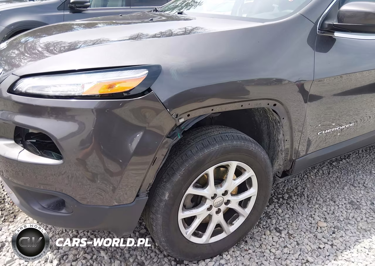 2017 Jeep Cherokee Latitude 4X4 VIN:1C4PJMCB5HW657885 - 6