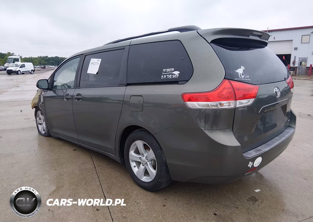 2011 Toyota Sienna Le V6 VIN:5TDKK3DC6BS045601 - 3