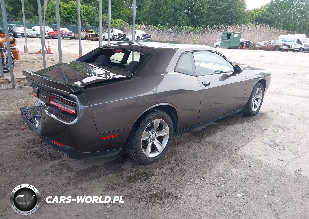 2021 Dodge Challenger Sxt VIN:2C3CDZAG2MH623370 - 4