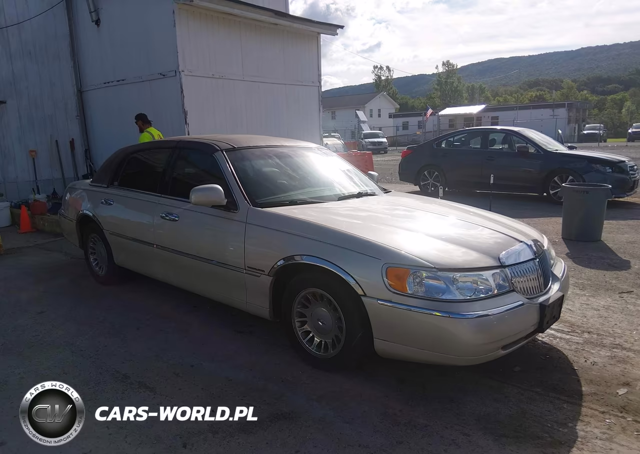 2001 Lincoln Town Car Cartier