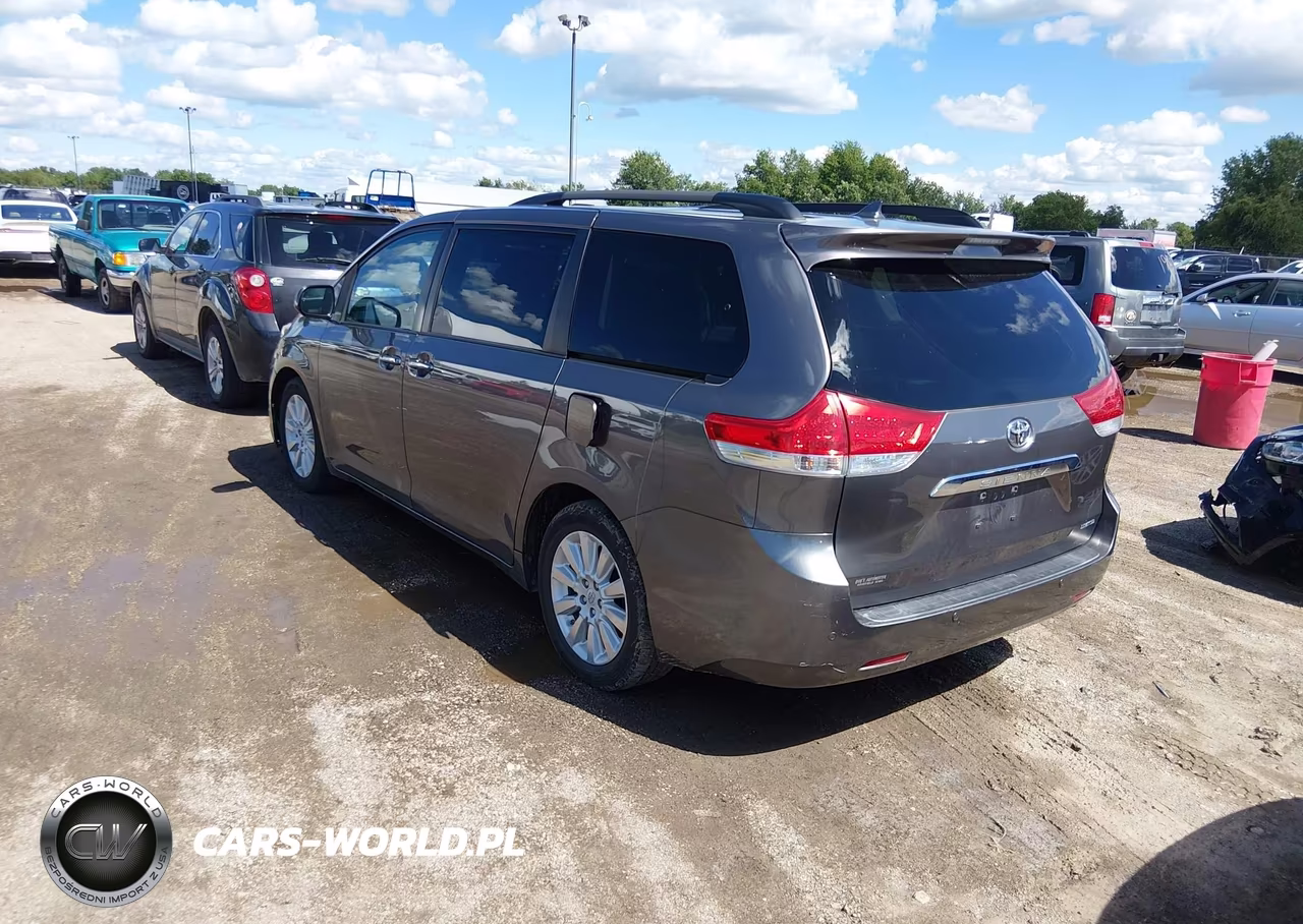 2011 Toyota Sienna Limited V6 VIN:5TDYK3DC3BS149487 - 3