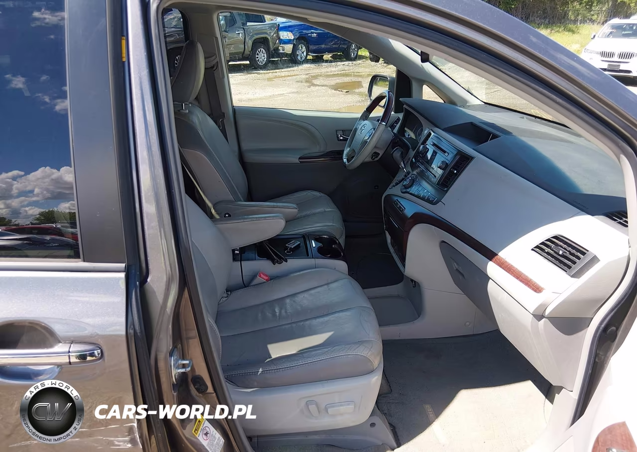 2011 Toyota Sienna Limited V6 VIN:5TDYK3DC3BS149487 - 5