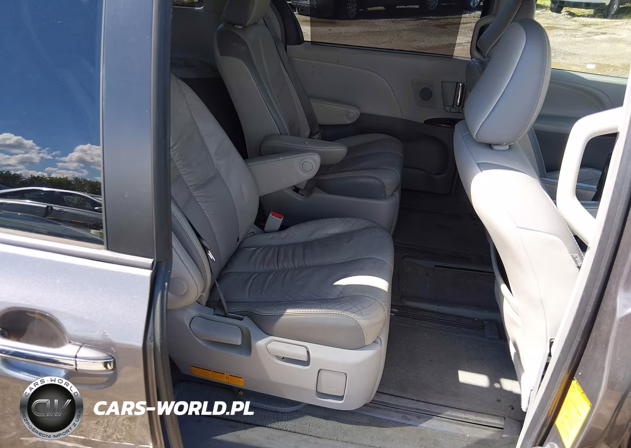 2011 Toyota Sienna Limited V6 VIN:5TDYK3DC3BS149487 - 8