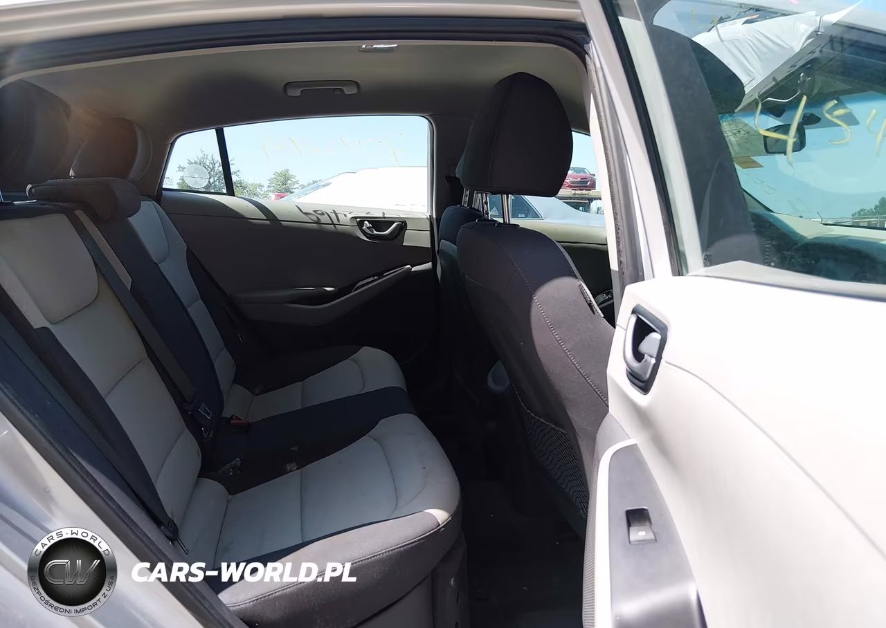 2018 Hyundai Ioniq Hybrid Blue VIN:KMHC65LC1JU060325 - 8