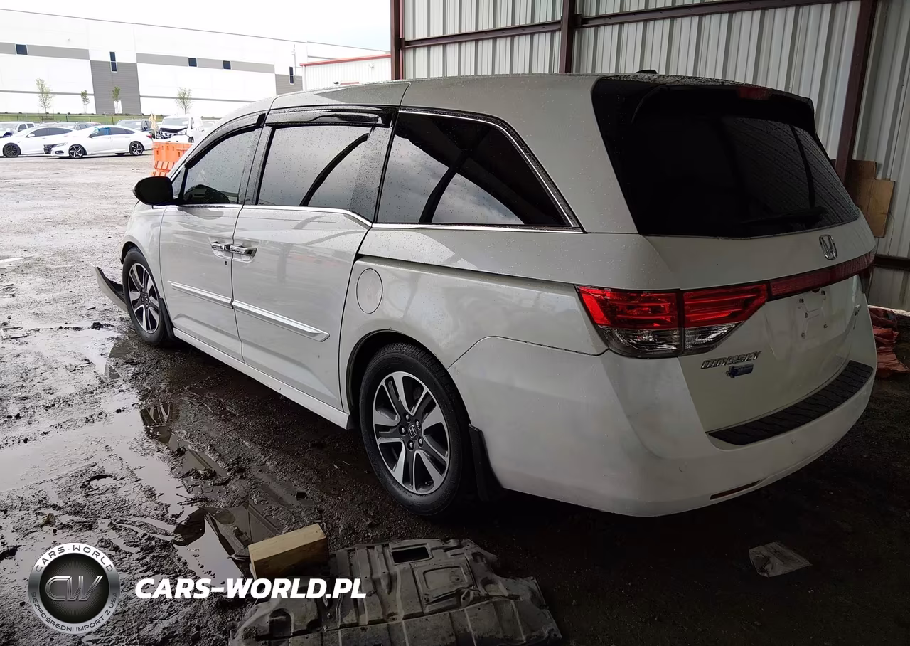 2015 Honda Odyssey Touring-Touring Elite VIN:5FNRL5H92FB118463 - 3