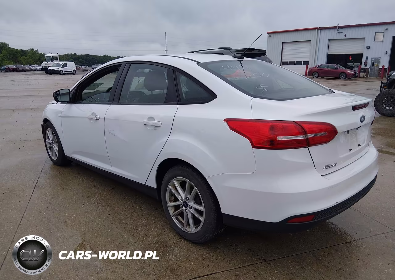 2018 Ford Focus Se VIN:1FADP3F23JL212548 - 3