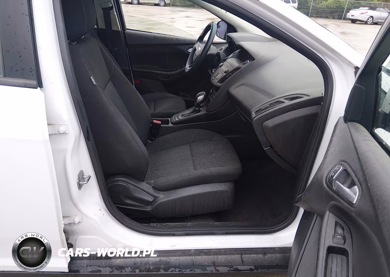 2018 Ford Focus Se VIN:1FADP3F23JL212548 - 5