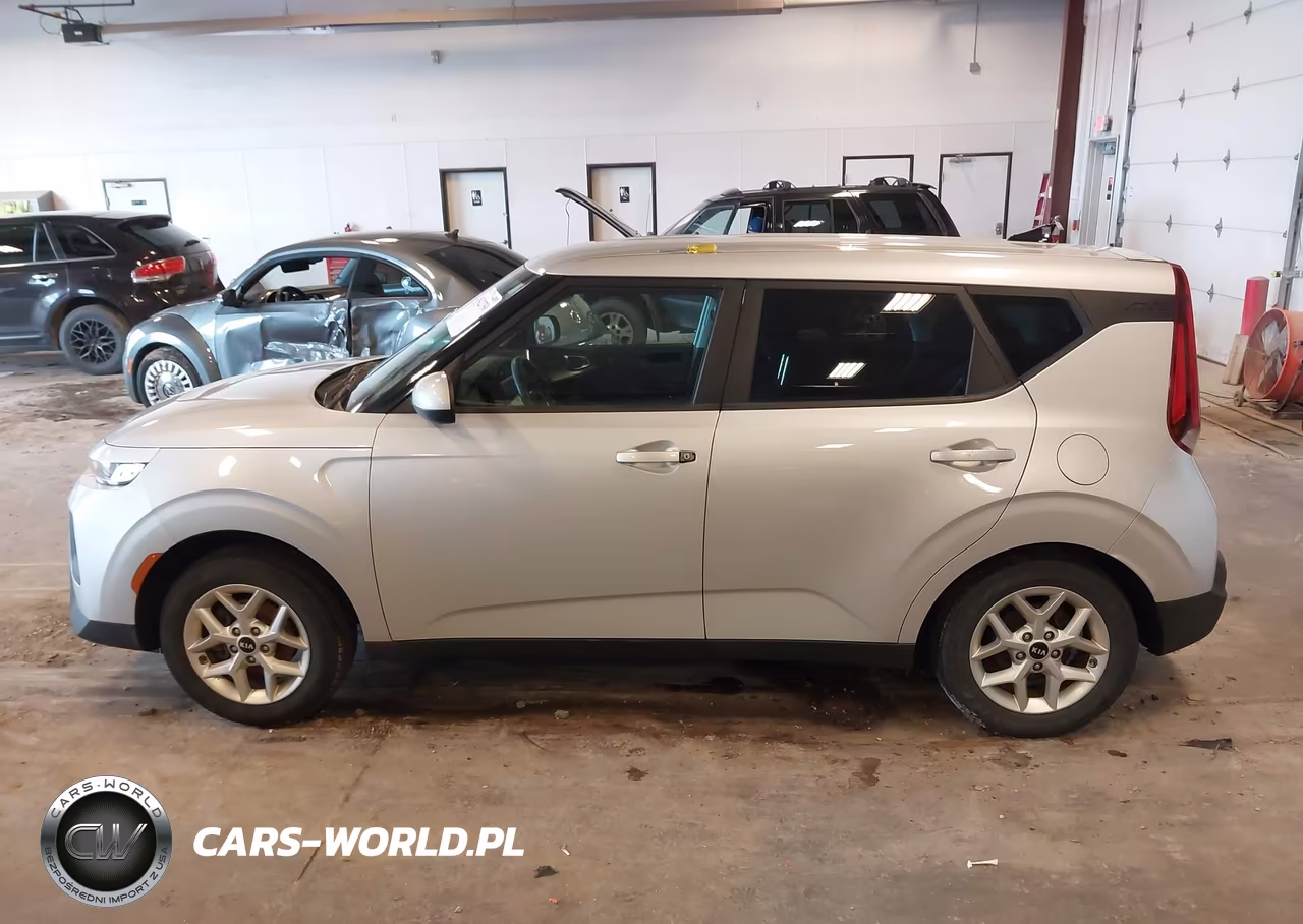 2021 Kia Soul S VIN:KNDJ23AU0M7740890 - 14