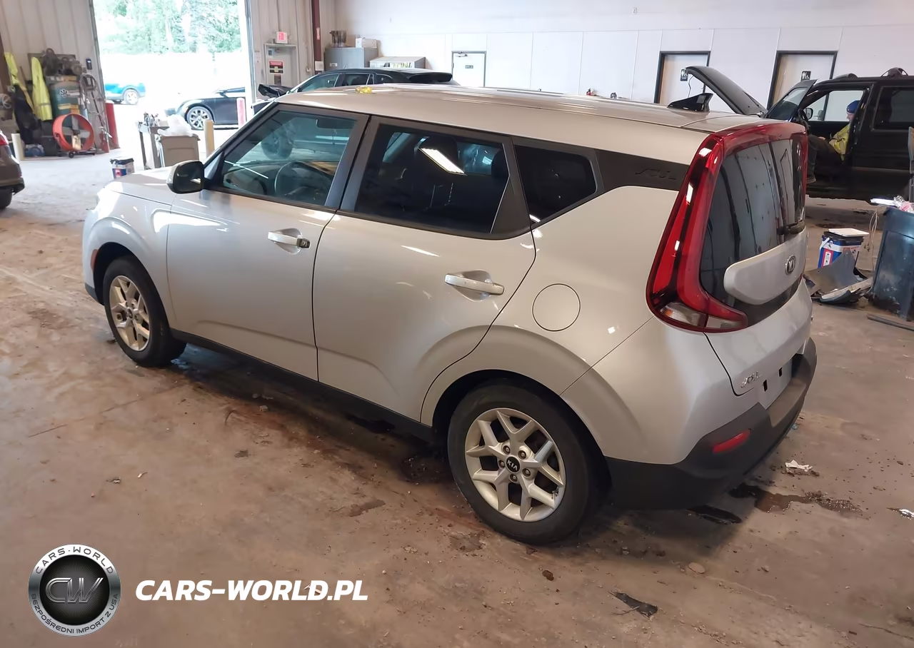 2021 Kia Soul S VIN:KNDJ23AU0M7740890 - 3