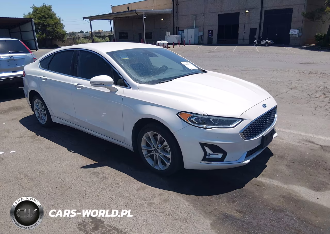 2019 Ford Fusion Energi Titanium – zdjęcie 1 z 17