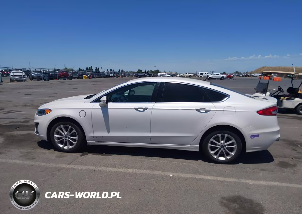 2019 Ford Fusion Energi Titanium VIN:3FA6P0SU7KR177837 - 15
