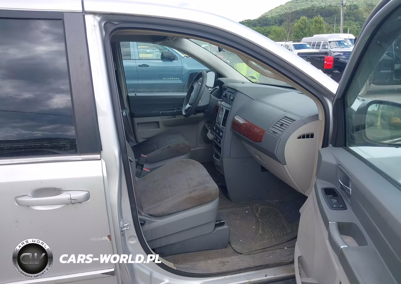 2009 Chrysler Town & Country Lx VIN:2A8HR44E89R526684 - 5