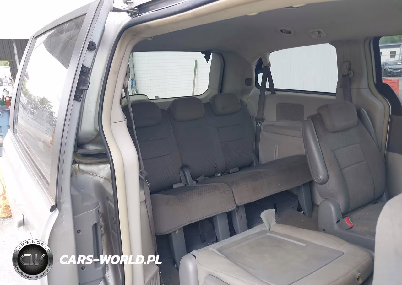 2009 Chrysler Town & Country Lx VIN:2A8HR44E89R526684 - 8