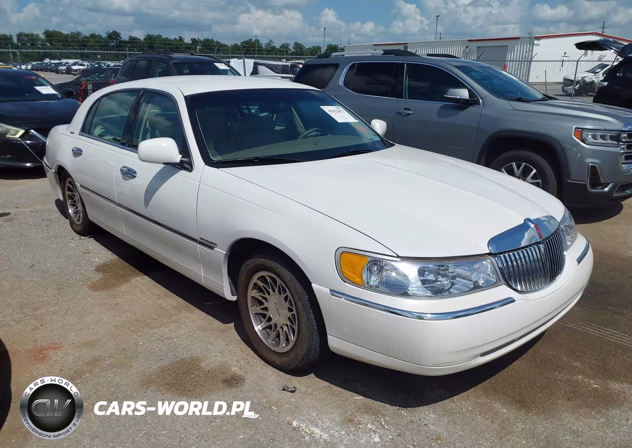 2000 Lincoln Town Car Signature