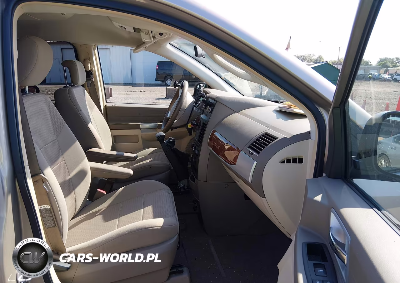 2008 Chrysler Town & Country Touring VIN:2A8HR54P88R716975 - 5