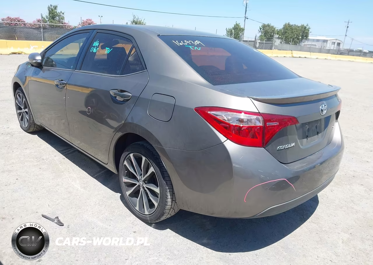 2017 Toyota Corolla Se VIN:5YFBURHE0HP687385 - 3