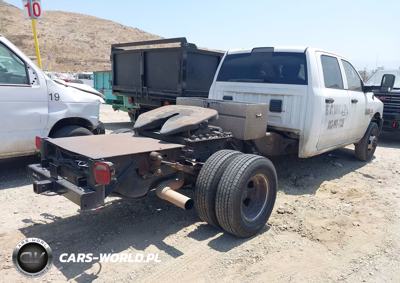 2017 Ram 3500 Chassis Tradesman-Slt-Laramie VIN:3C7WRTCLXHG615222 - 4