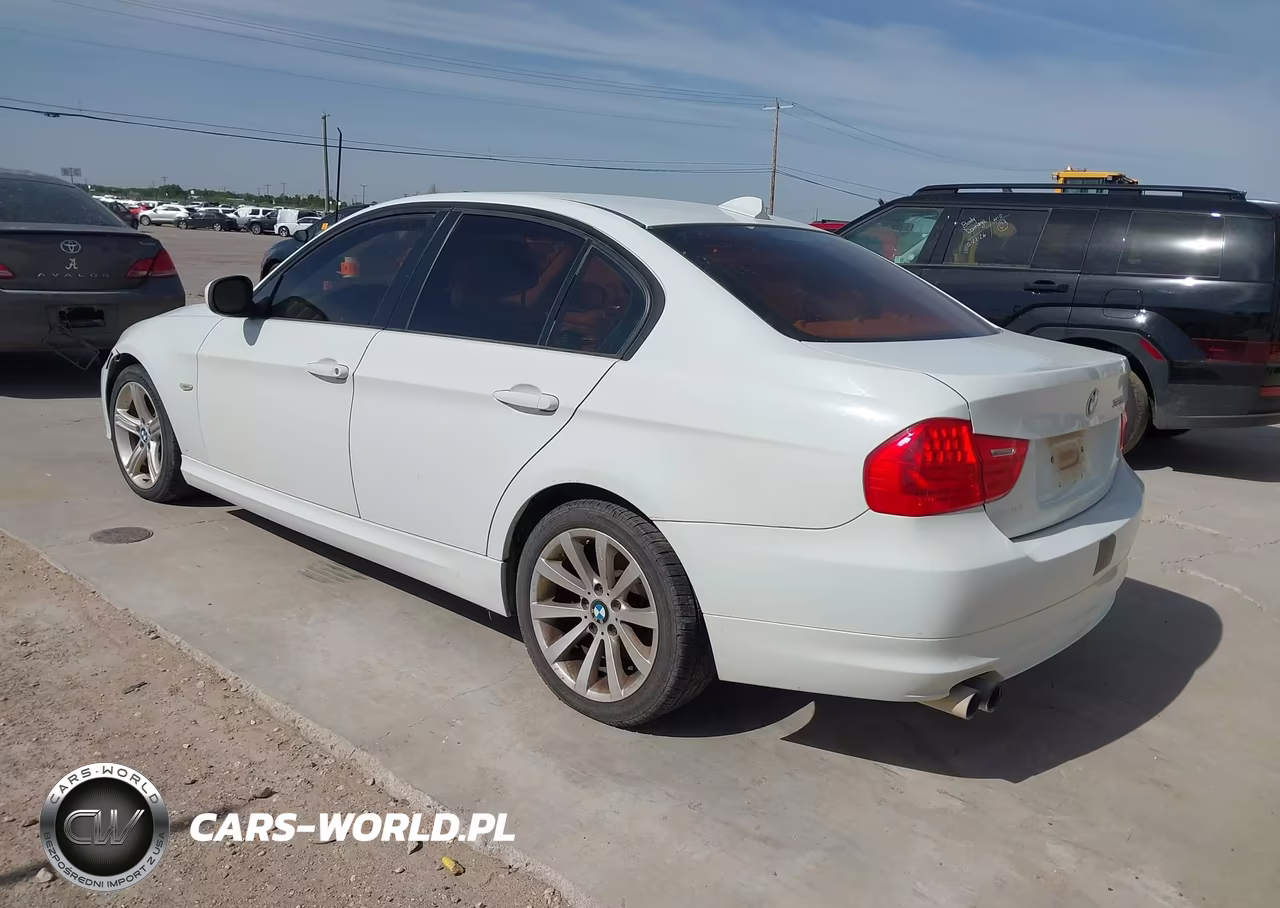 2011 BMW 328I xDrive VIN:WBAPK5C50BF126742 - 3