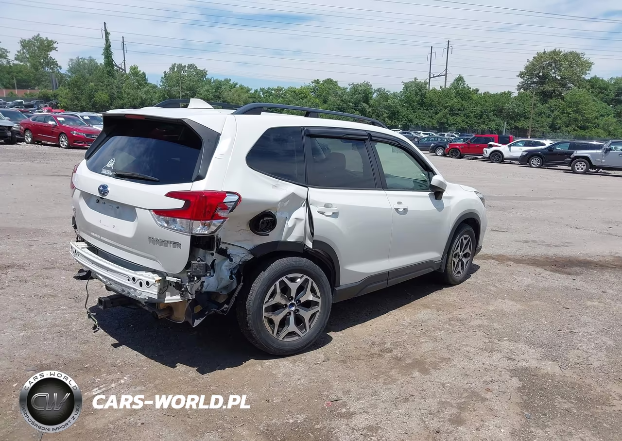 2019 Subaru Forester Premium VIN:JF2SKAGC9KH588477 - 17