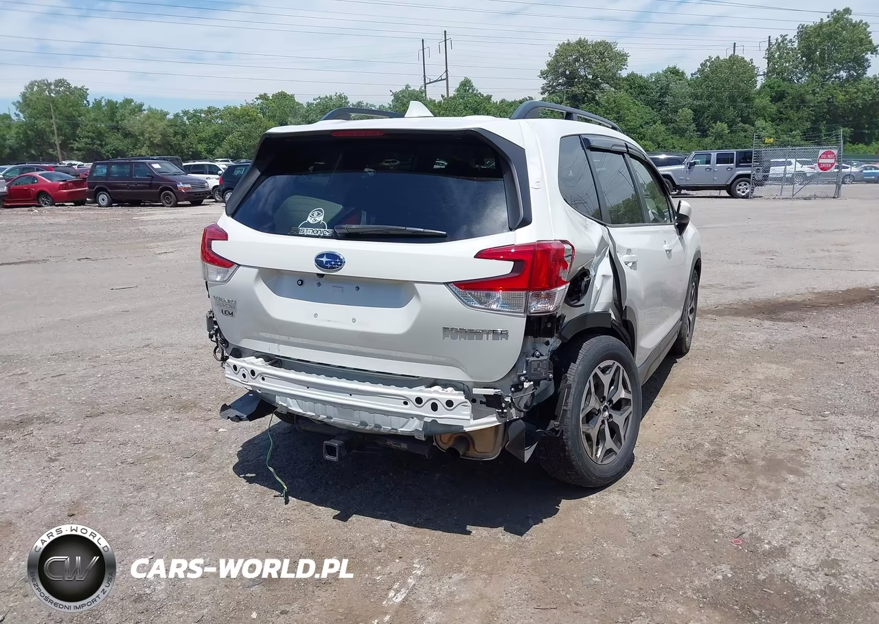 2019 Subaru Forester Premium VIN:JF2SKAGC9KH588477 - 18