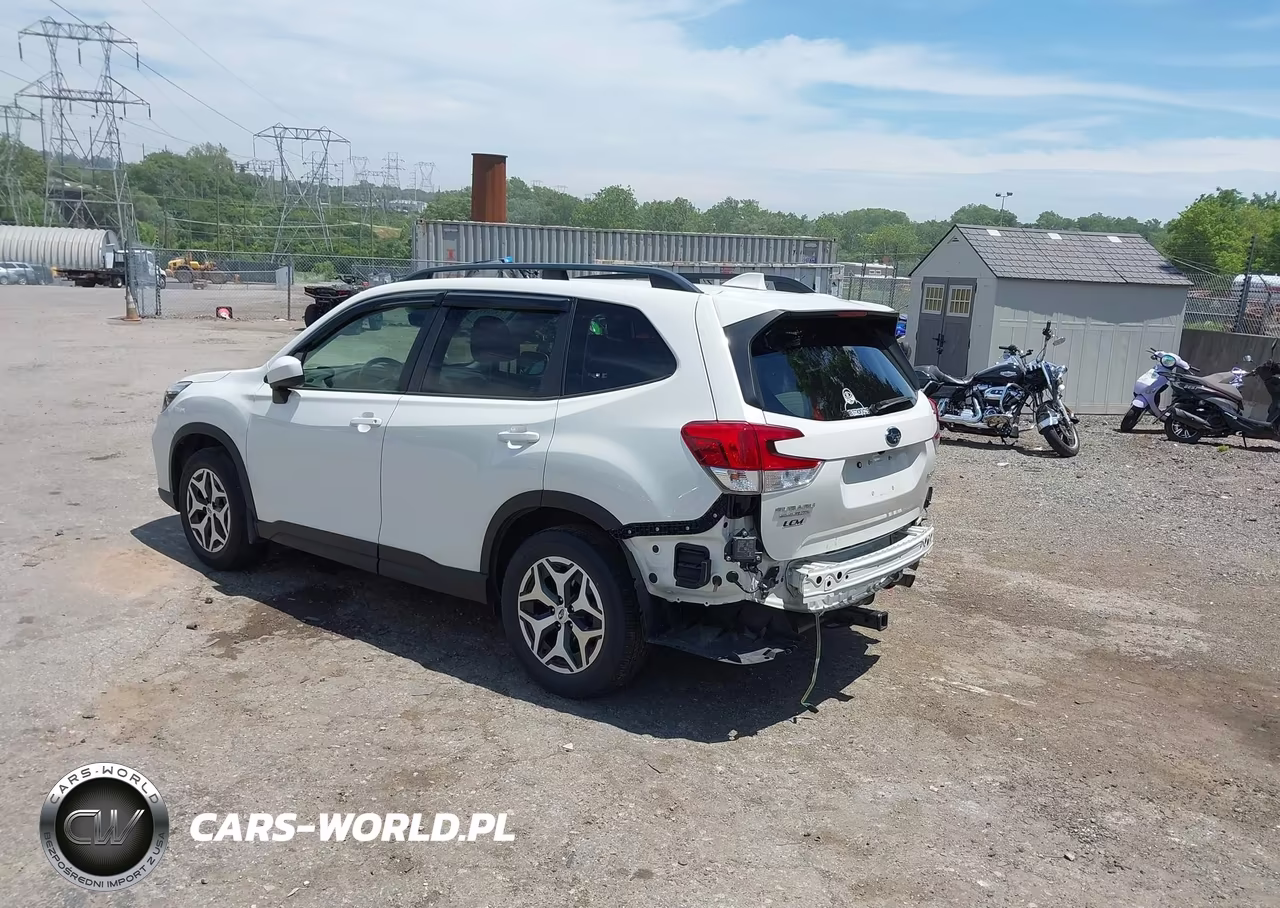 2019 Subaru Forester Premium VIN:JF2SKAGC9KH588477 - 3