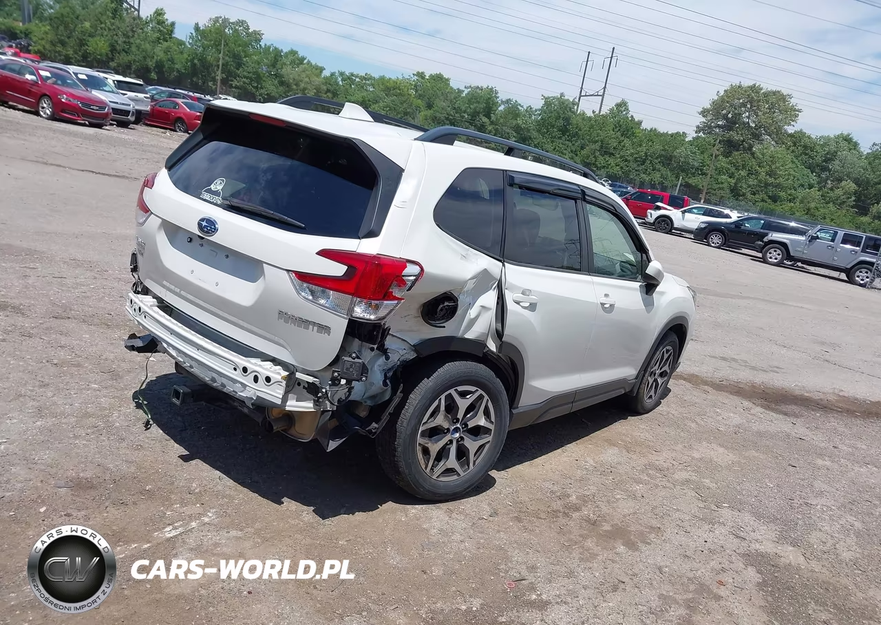 2019 Subaru Forester Premium VIN:JF2SKAGC9KH588477 - 4
