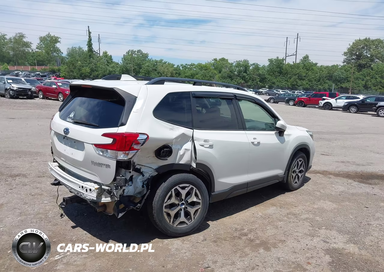 2019 Subaru Forester Premium VIN:JF2SKAGC9KH588477 - 6