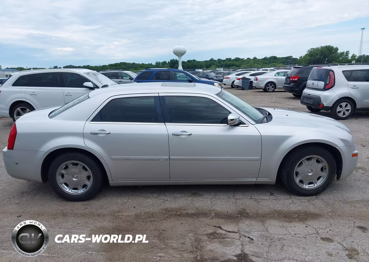 2005 Chrysler 300 Touring VIN:2C3AA53G35H644610 - 13