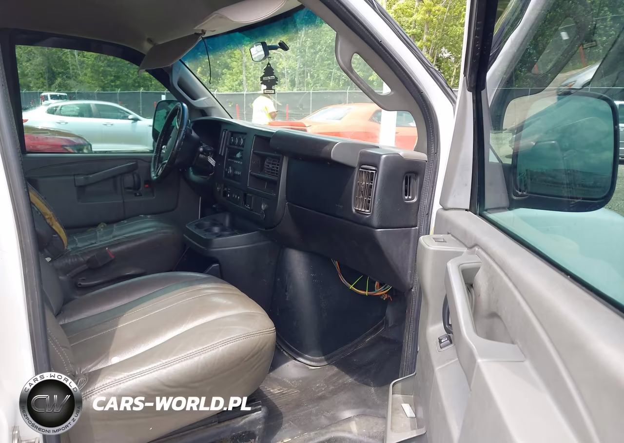 2016 Chevrolet Express 2500 Work Van VIN:1GCWGBFG6G1229745 - 5