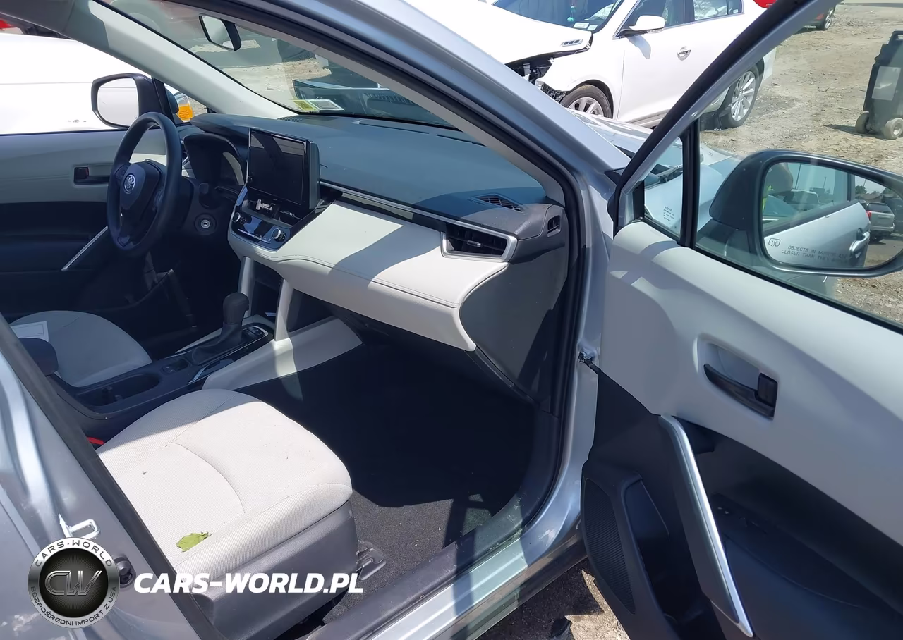 2023 Toyota Corolla Cross L VIN:7MUAAABG7PV057732 - 5
